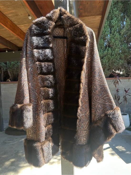 Adrienne Landau Jackets & Blazers - Adrienne Landau Vintage Paisley Faux Fur Trim Cape Coat Petite